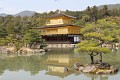 Obzvláště tento "Kinkaku-ji - Zlatý pavilón", tady je to turisty opravdu přecpáno ...