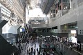 Kjótské nádraží je opravdu impozantní stavba - najdete zde snad vše - je to směsice obchůdků, nákupních center, restaurací, ...