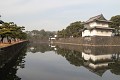 Za těmito zdmi "Imperial Palace" sídlí japonský císař - vše je velmi pečlivě hlídáno a pro veřejnost uzavřeno, pojďme se tu trochu rozhléhnout, je tu pěkně ...