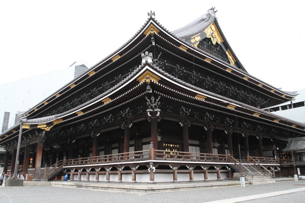 Velice obří dřevěné stavby chrámů v Kjótu ...