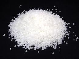 V rámci zazimování jezírka doporučujeme preventivně aplikovat sůl.